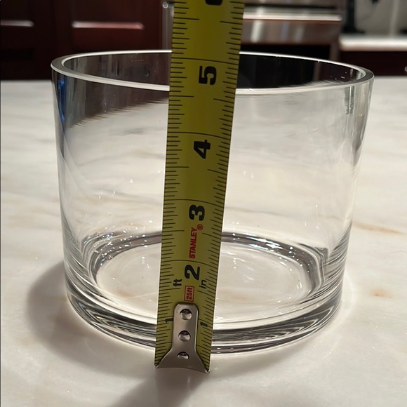 Elegant Clear Glass Vase - Picture 2 of 5